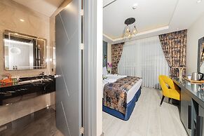 The Magnaura Palace Hotel