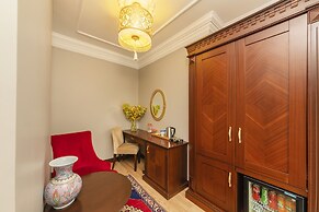 The Magnaura Palace Hotel