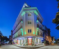 The Magnaura Palace Hotel