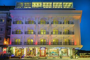 The Magnaura Palace Hotel