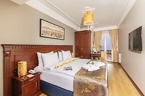 The Magnaura Palace Hotel