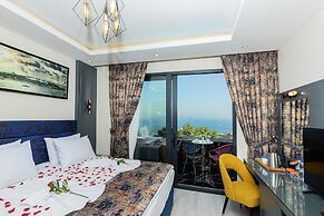 The Magnaura Palace Hotel