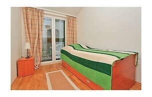 Apartments Trstenica