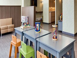 Global Luxury Suites at Exchange