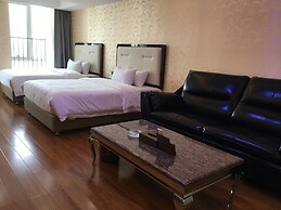 Nomo Service Apartment The Legend