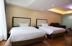 Nomo Service Apartment The Legend