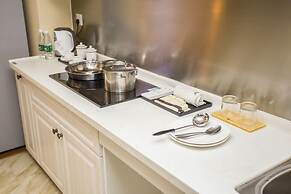 Nomo Service Apartment The Legend