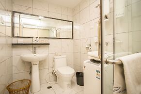 Nomo Service Apartment The Legend