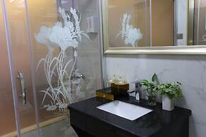 Nomo Service Apartment The Legend