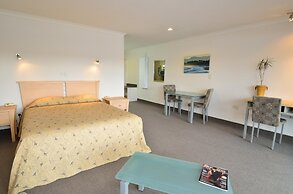 Senator Motor Inn