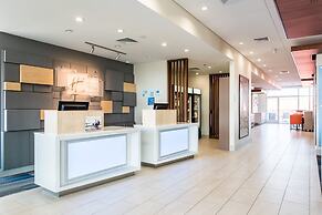 Holiday Inn Express & Suites Madison by IHG