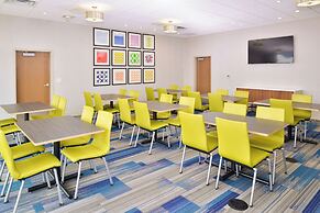 Holiday Inn Express & Suites Madison by IHG