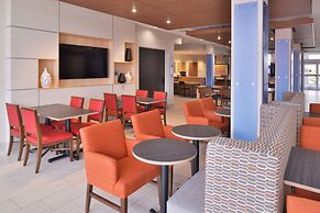 Holiday Inn Express & Suites Madison by IHG