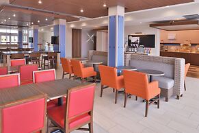 Holiday Inn Express & Suites Madison by IHG