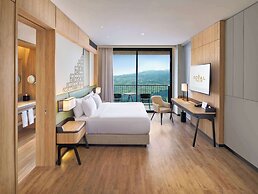 Royal Tulip Gunung Geulis Resort and Golf