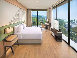 Royal Tulip Gunung Geulis Resort and Golf