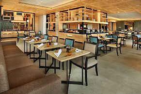 Royal Tulip Gunung Geulis Resort and Golf