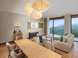 Royal Tulip Gunung Geulis Resort and Golf