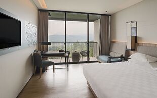 Royal Tulip Gunung Geulis Resort and Golf