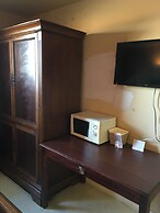 Reddy Inn and Suites