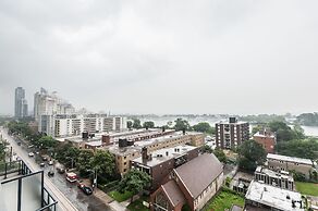 Life Suites - Fort York Central Condo
