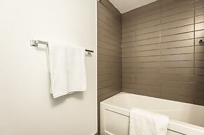 Life Suites - Fort York Central Condo