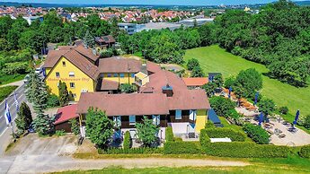 Hotel Nehrener Hof