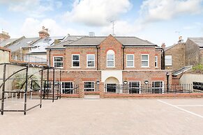 Richmond Ibis House Apartments by Viridian Apartments