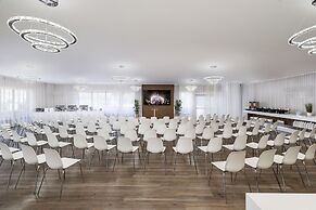 Magic Moment Resort & Kids Club, Dazzler Select by Wyndham