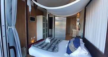Les Suites - Adults Only