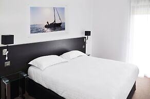 Golden Tulip Pornic Suites