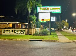 Town & Country Motor Inn