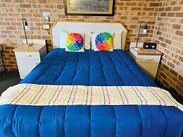 Town & Country Motor Inn