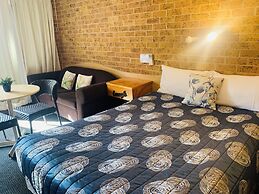 Town & Country Motor Inn