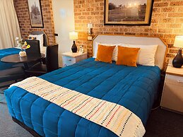 Town & Country Motor Inn