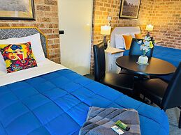 Town & Country Motor Inn