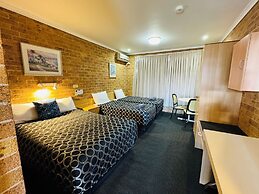 Town & Country Motor Inn