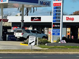 Town & Country Motor Inn