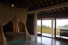 Dikaloha Medewi Surfcamp