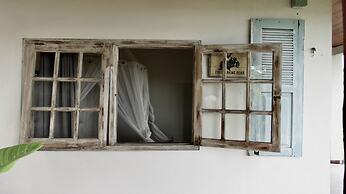 Dikaloha Medewi Surfcamp