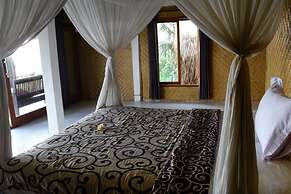 Dikaloha Medewi Surfcamp