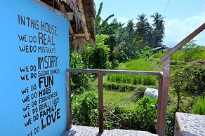 Dikaloha Medewi Surfcamp