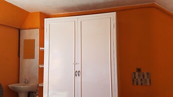 Lolos Cosy One Bedroom Apartment