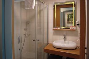 All Inn Hotel