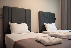 All Inn Hotel