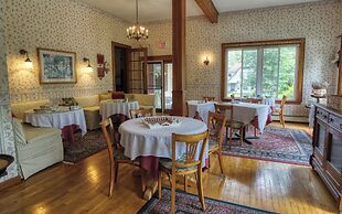 Rockwell Falls Inn and Wine Bar