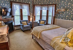 Rockwell Falls Inn and Wine Bar