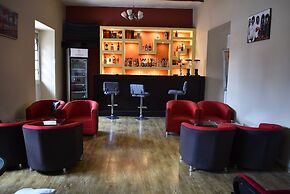 Colonial Plaza Hotel