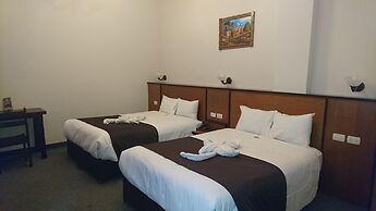 Colonial Plaza Hotel