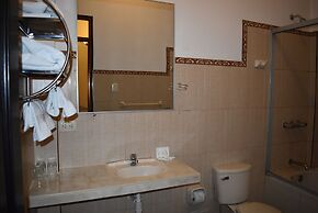 Colonial Plaza Hotel